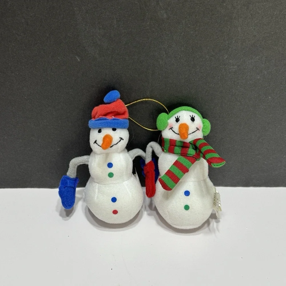2 HALLMARK MINI KISS KISS COLLECTIBLE VINTAGE SNOWMEN ORNAMENTS Magnetic Noses